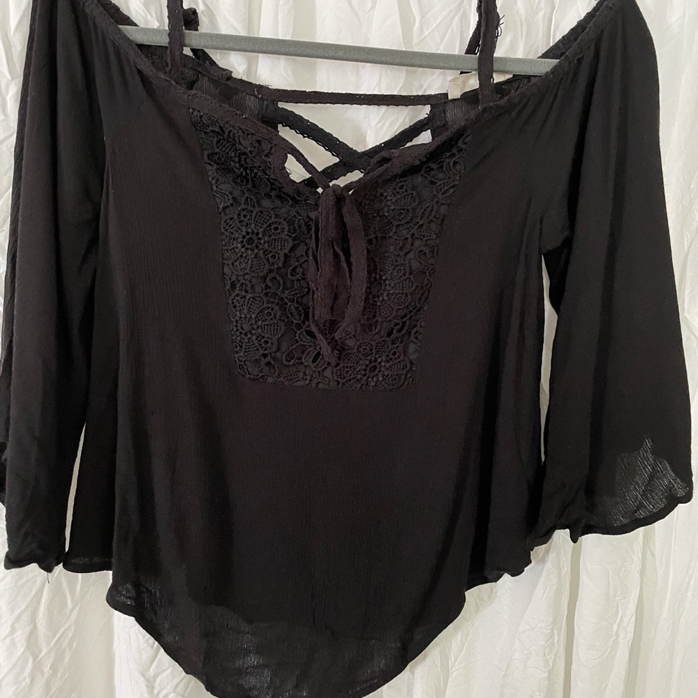 Altar’d State women’s Black Cold Shoulder‎ Blouse size extra small